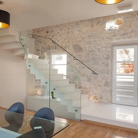 Elegant In With Private Pool And Sea View Подгора