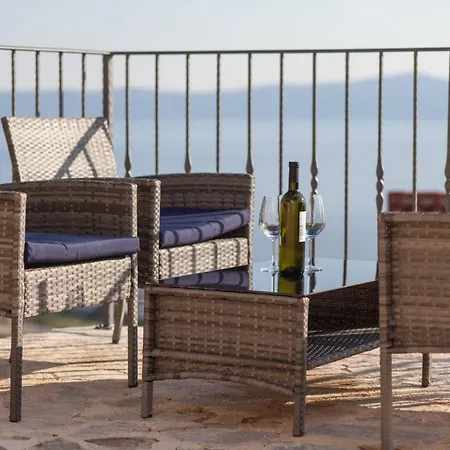 Elegant In With Private Pool And Sea View Подгора
