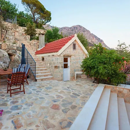 Elegant In With Private Pool And Sea View Вілла *