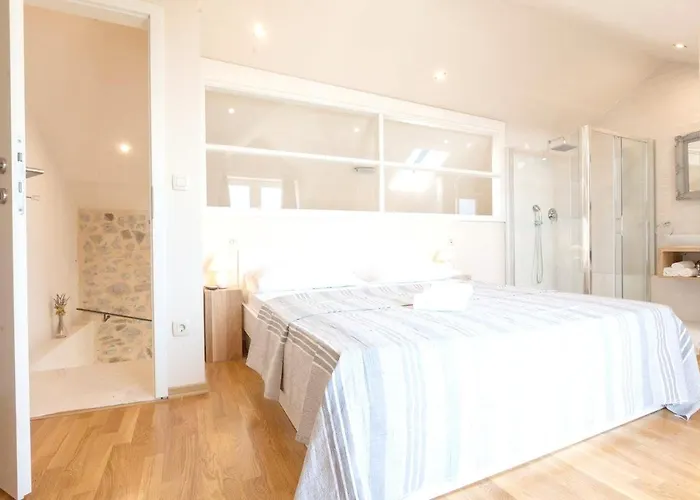 Elegant In With Private Pool And Sea View Villa *
